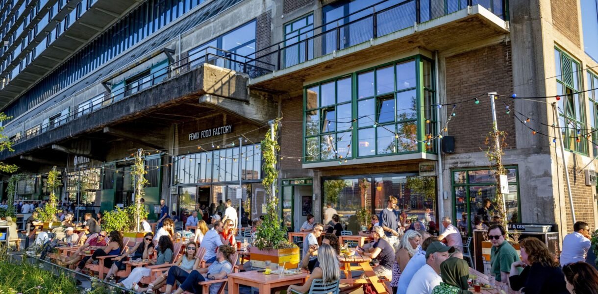 Brasserie met terras: Ontdek de beste plek om te genieten van heerlijk eten en drinken