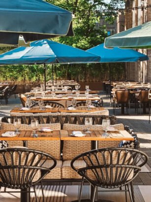 Gezellige cafetaria met terras: genieten van heerlijk eten en drinken