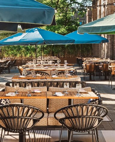 Gezellige cafetaria met terras: genieten van heerlijk eten en drinken