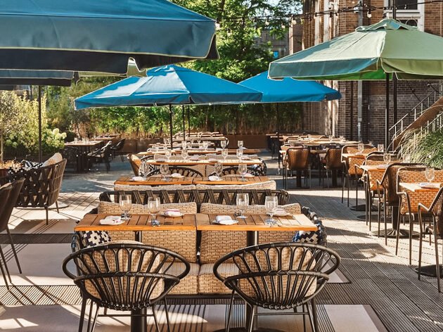 Gezellige cafetaria met terras: genieten van heerlijk eten en drinken